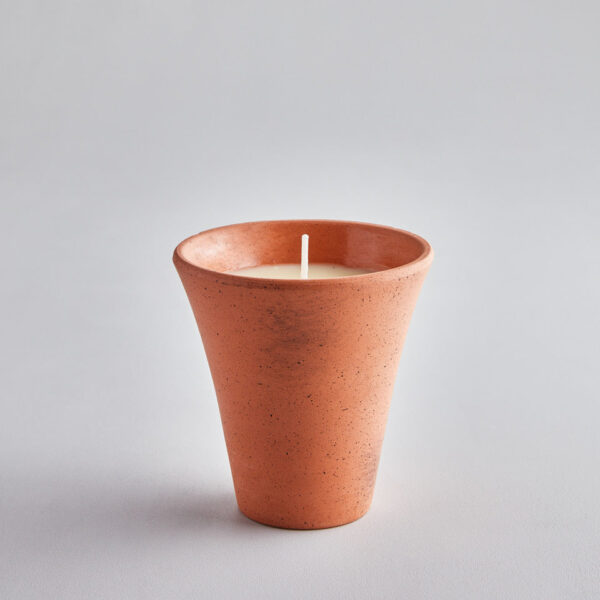 Bergamot & Nettle candle in Terracotta pot